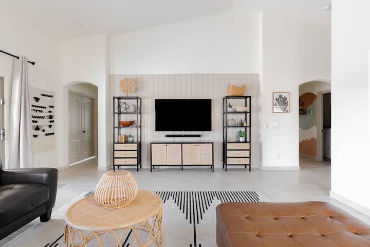 Flower Street House: Pool, Spa, Golf! - Queen Creek, AZ