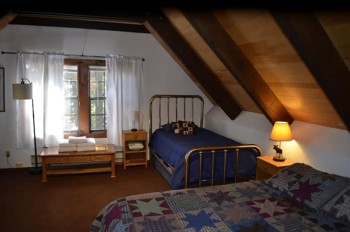 ห้องนอนบน #3
2 ควีนส์
1 เตียงเดี่ยว