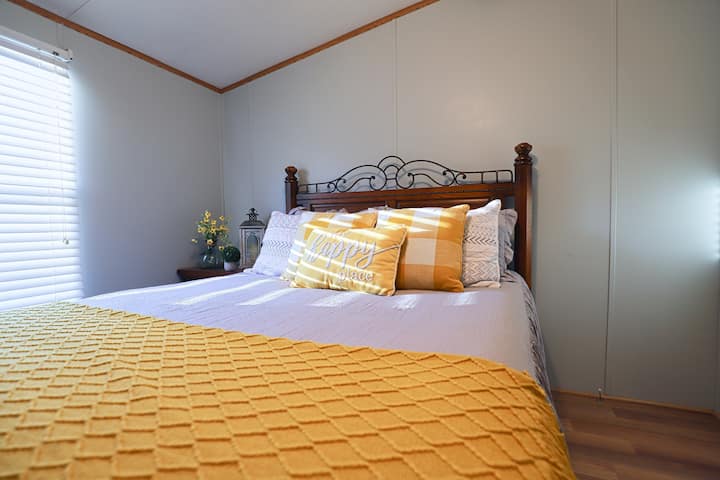 Spálňa s manželskou posteľou