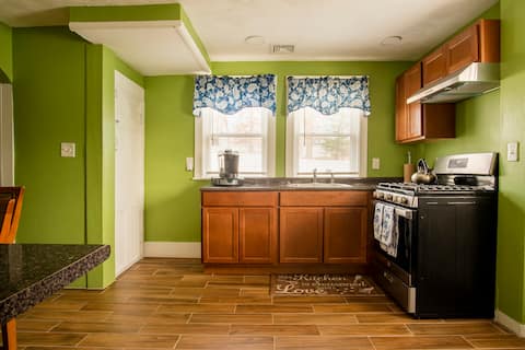 The Adelaide Guest House, Minutes from Boston