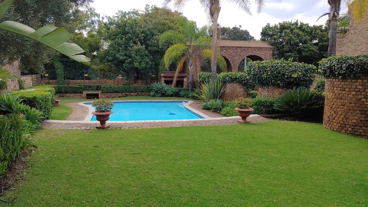 Waterkloof Long Stay Luxury - 2 Bedroom Townhouse - Pretoria