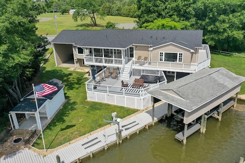 Coastal Waterfront Escape + Hot Tub & Kayaks