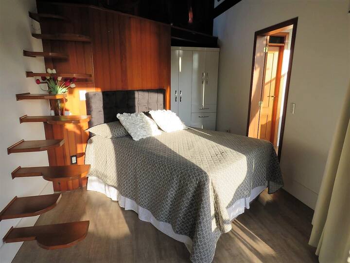 Apartman 2 s bračnim krevetom i mezzanine. Netted balkon.