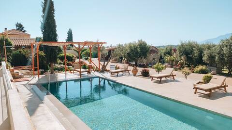 Villa Olivelia with Pool - Afrathias Beach