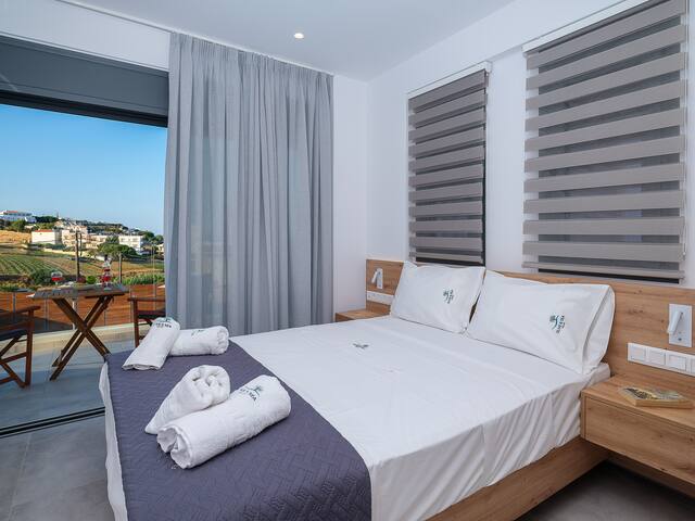 Olive and Sea – Villa Sea with heated pool gallery image 4