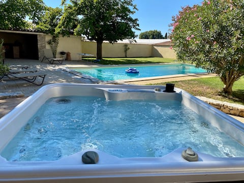 Family villa with pool & jacuzzi – Provence