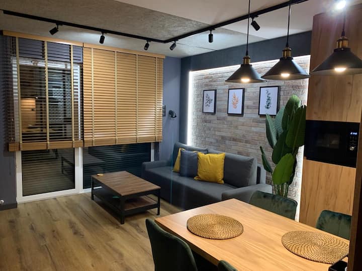 Klonowa Loft - Apartment with Garage