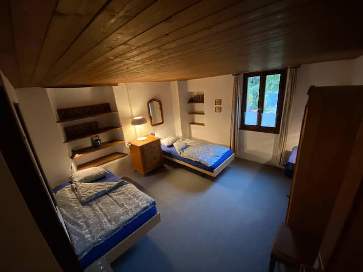 Dhoma e gjumit blu kati i dytë (dhoma 25)