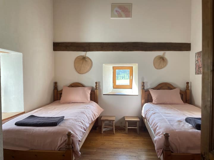 ¡Habitación 9, situada entre la planta baja y el primer piso, en el antiguo palomar!