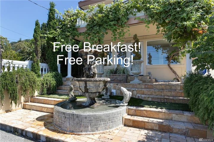 Seattle Waterfront Luxury View Villa on the Beach!