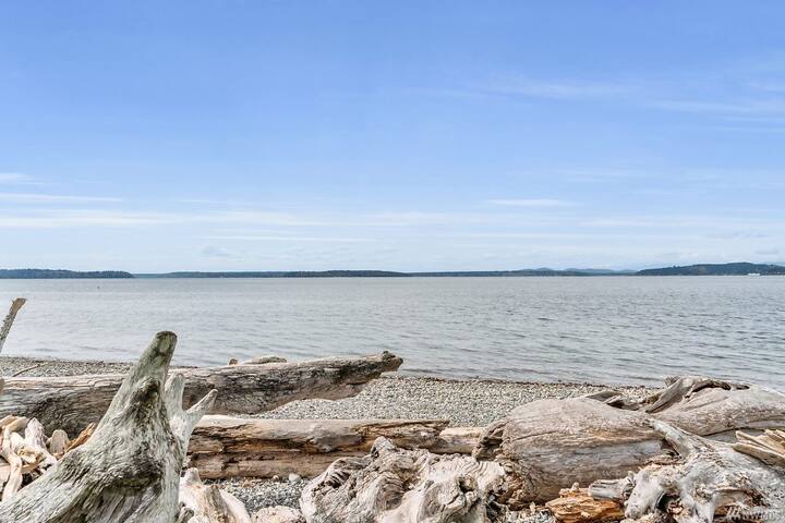 Seattle Waterfront Luxury View Villa on the Beach! gallery image 4