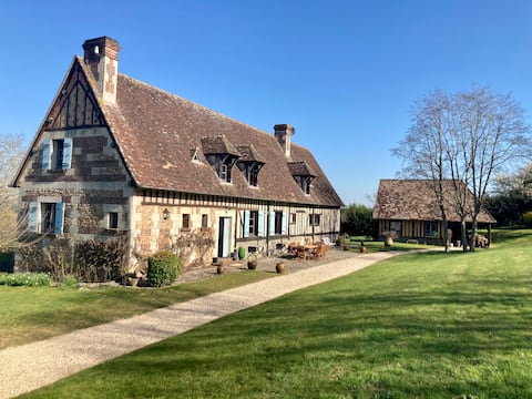 1 hour from Paris - Large Normandy family house