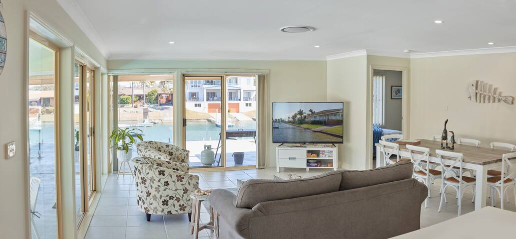 Come Float Your Boat at the Boat House on Newport! gallery image 4