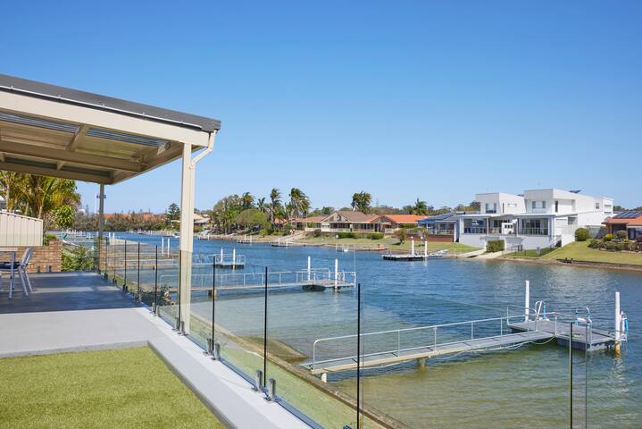 Come Float Your Boat at the Boat House on Newport! gallery image 2