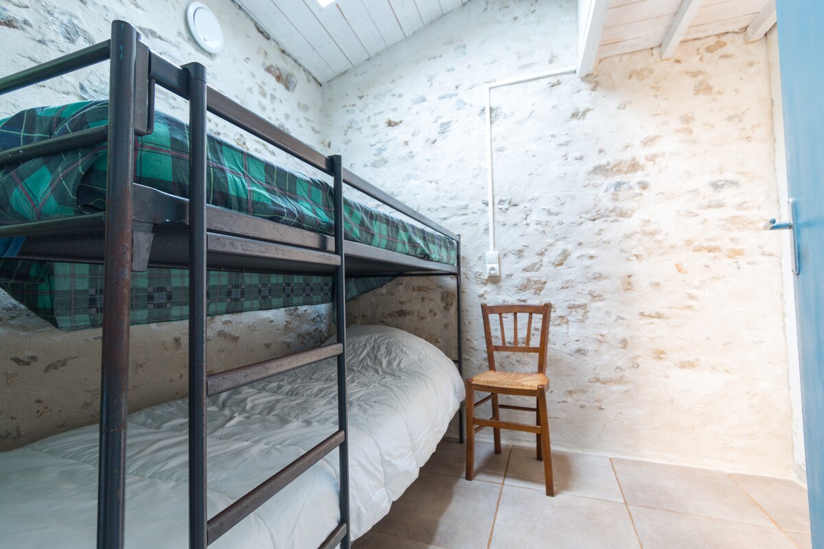 מיטות קומתיים בחדר השינה 2x1 לאדם 