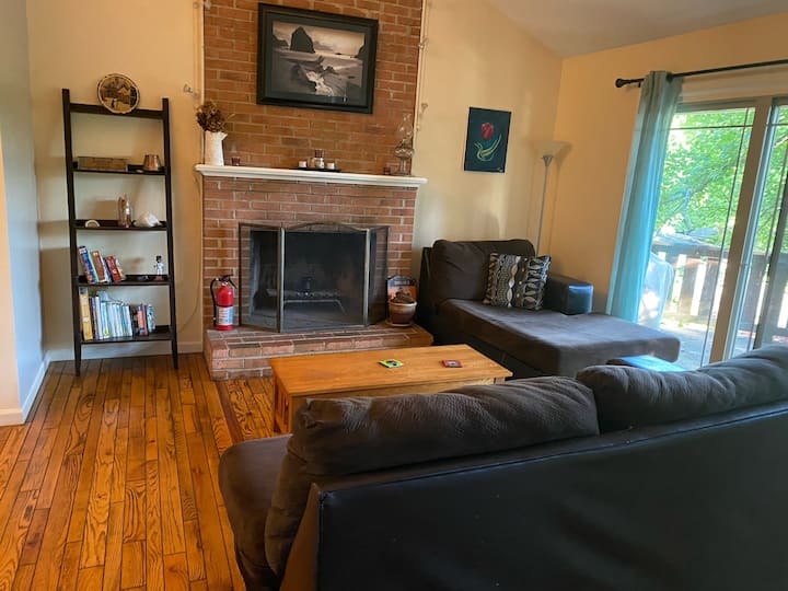 Treehouse Tuckaway - House With Peaceful Proximity - Blacksburg, VA
