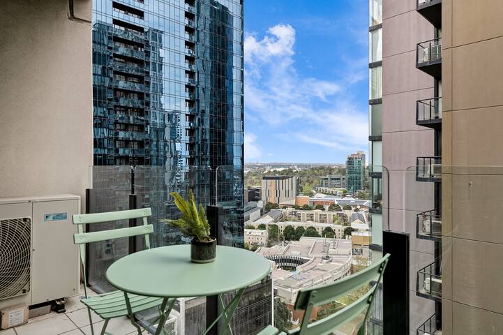 Exclusive Stays – The Summit (2b) gallery image 3