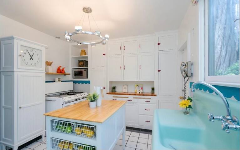 Heart of the City, surrounded by nature + hot tub gallery image 2