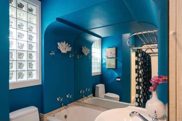 Heart of the City, surrounded by nature + hot tub gallery image 4