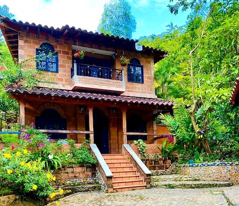 Beautiful cabin with access to the river in San Rafael