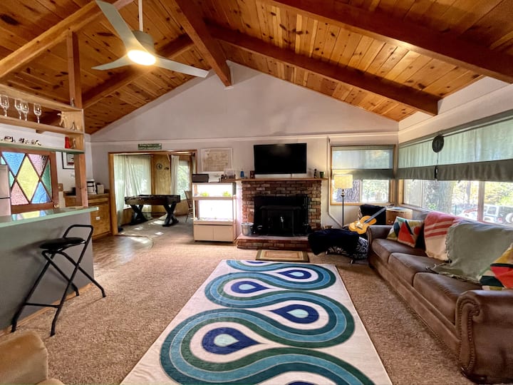 Calandia Prívate Retreat cabin at the lake Chalets for Rent in