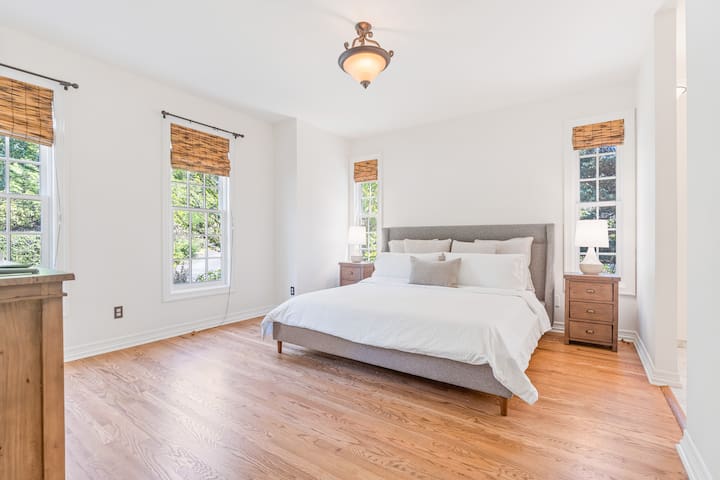 Spacious 4BR Family Home in Portland M#41001 gallery image 4