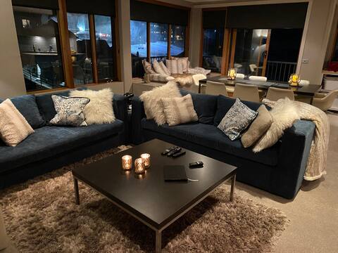 Absollut#5: Luxury ski in-ski out retreat Sleeps 6