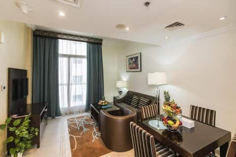 Top Airbnb: Free Parking- Fully Furnished 1 BHK close to MOE in Al Barsha First