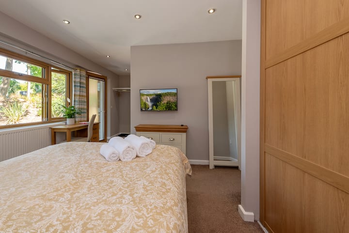 River Property With Heated Pool & Games Room - Hamble-le-Rice