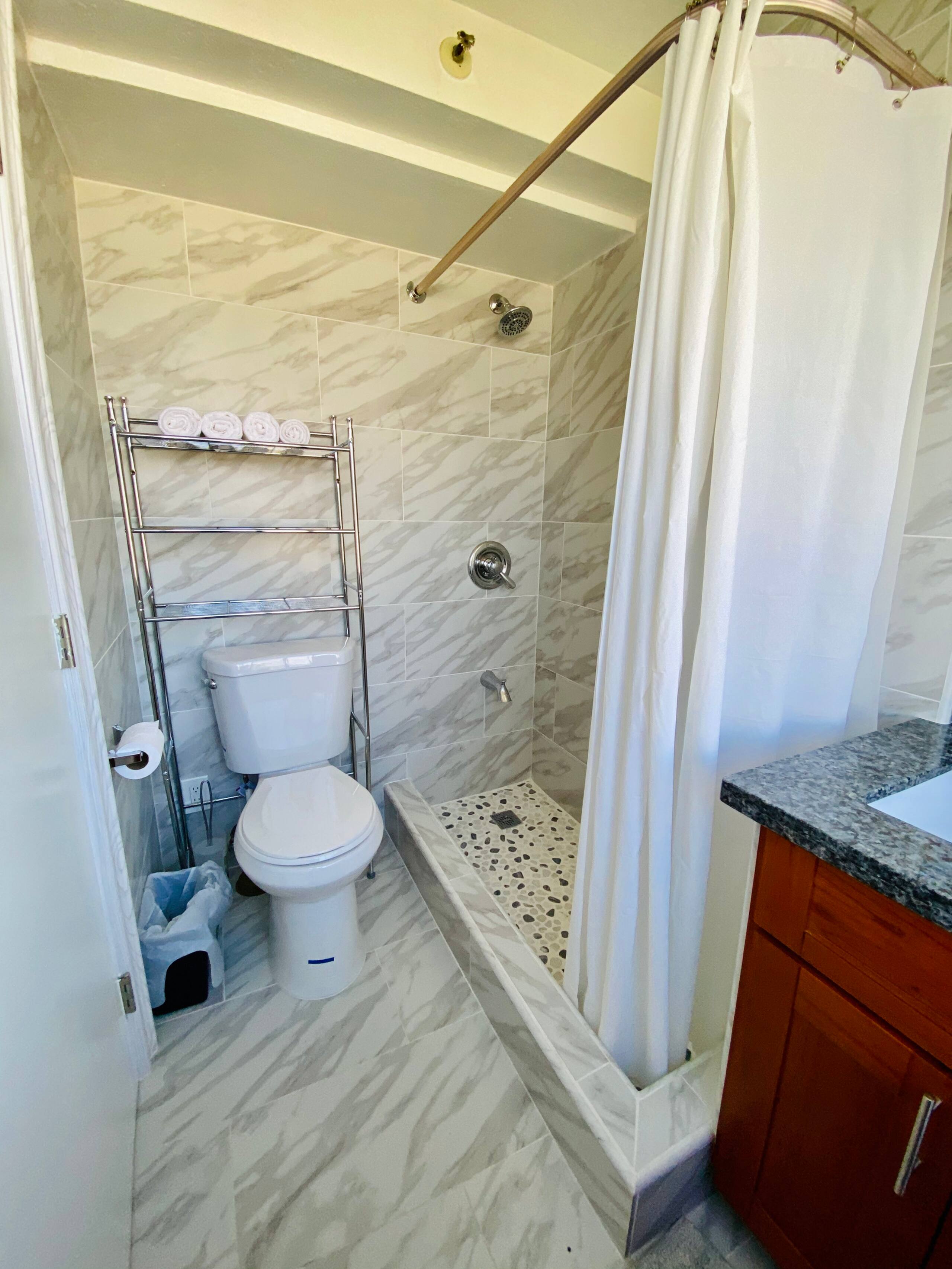 Condo in Honolulu · ★4.78 · 1 bedroom · 2 beds · 1 bath - Image 19