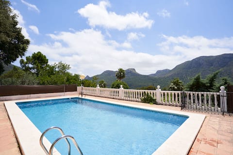 Villa Zuleika: Tranquil Haven, Mountain Views