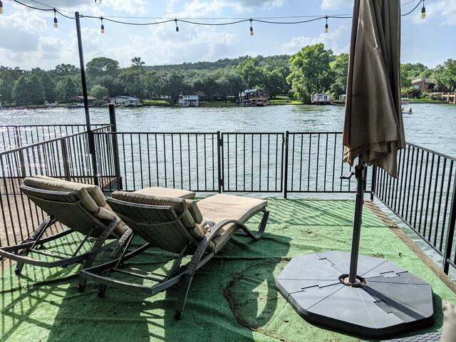 Rivercrest Oasis with Private Dock, Pool & Hot Tub gallery image 2