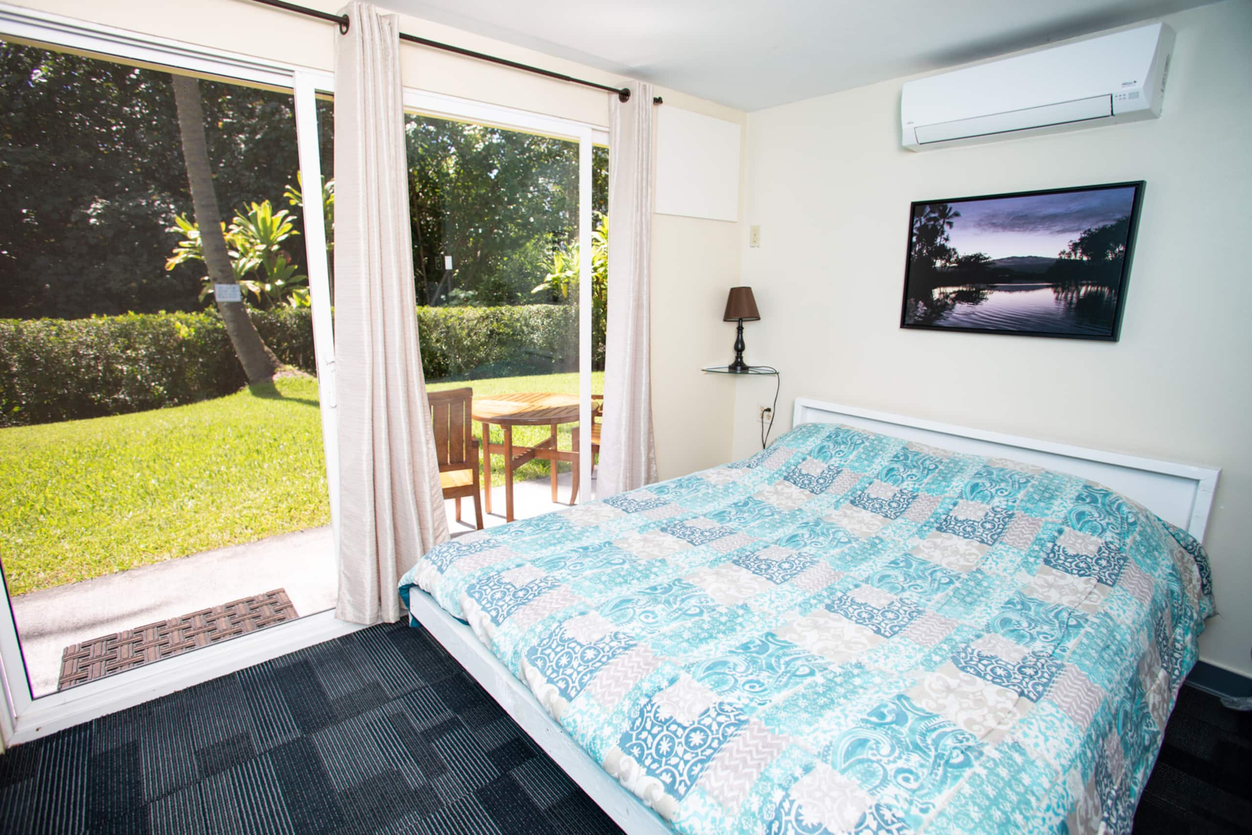 Home in Hilo · ★4.44 · 6 bedrooms · 7 beds · 6 shared baths - Image 4