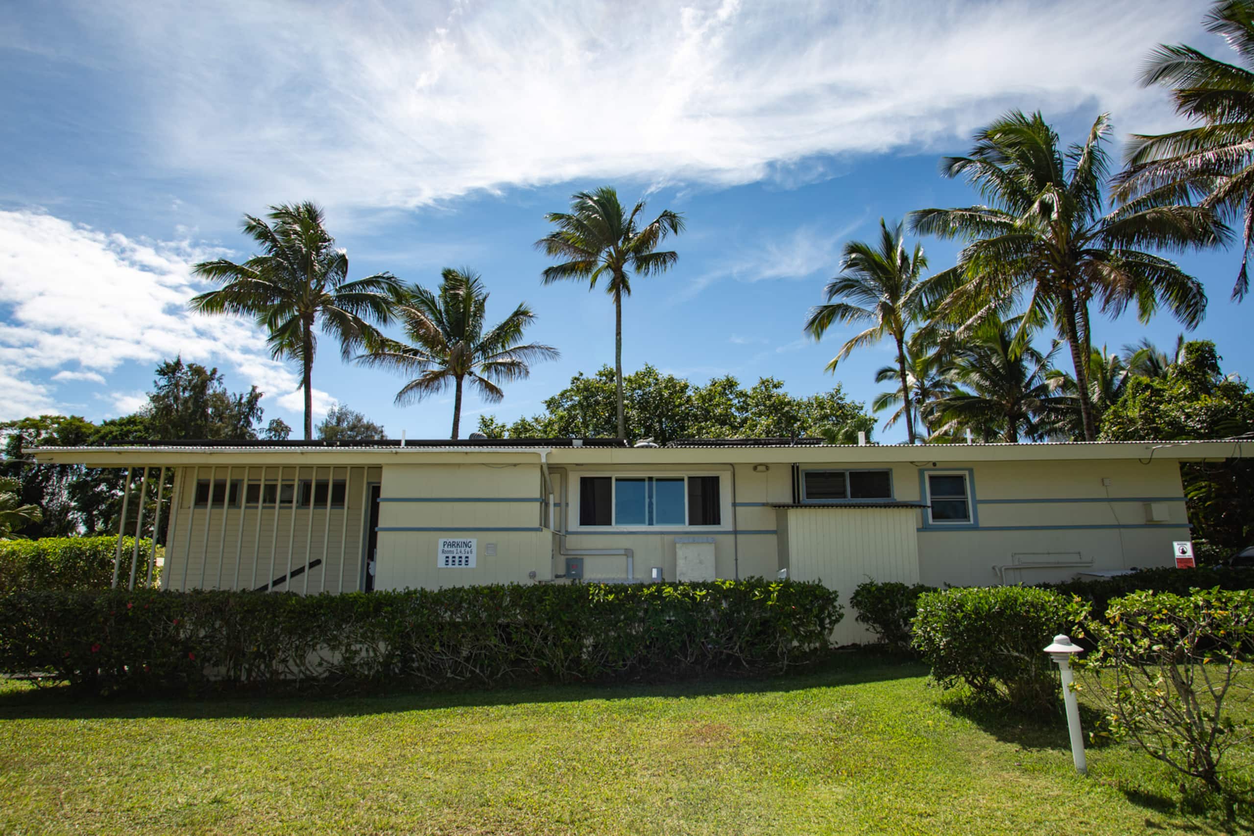 Home in Hilo · ★4.44 · 6 bedrooms · 7 beds · 6 shared baths - Image 5