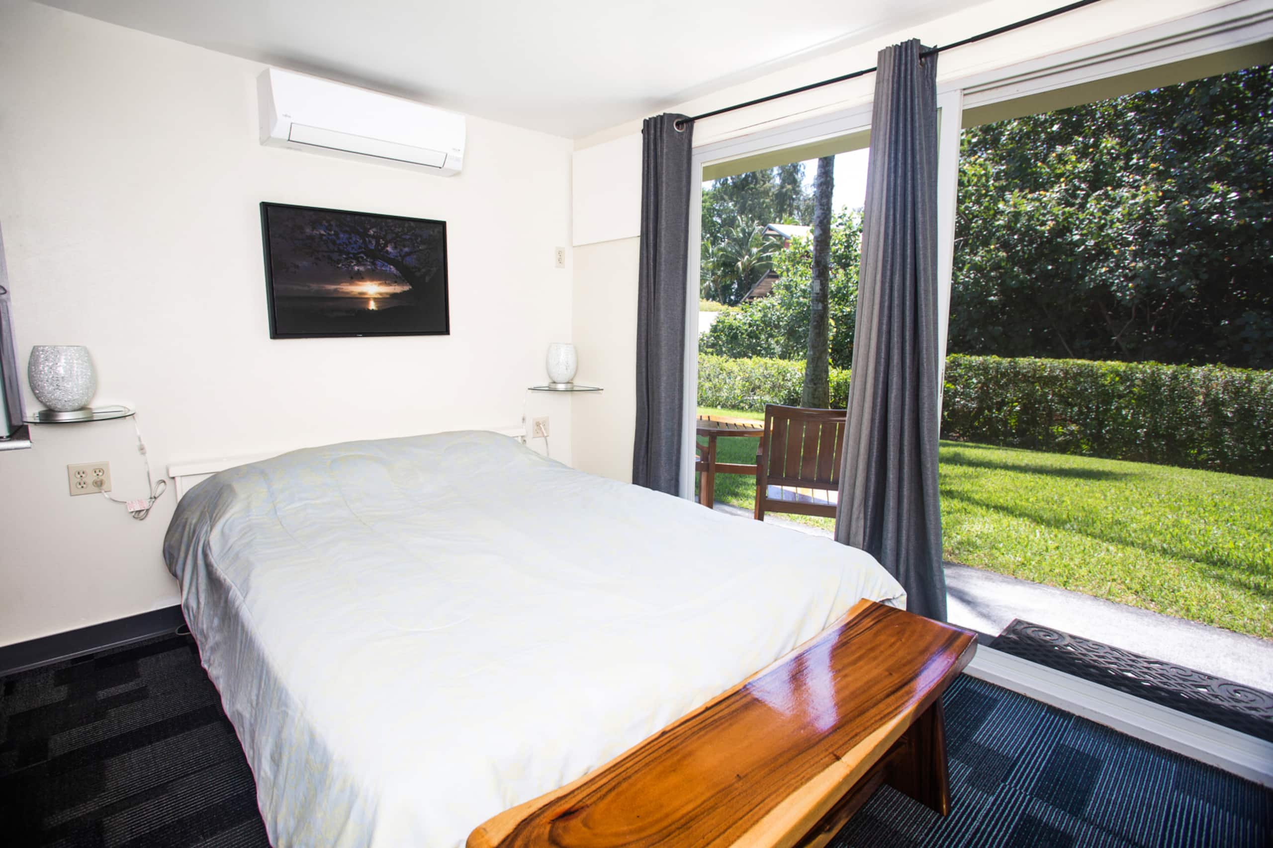 Home in Hilo · ★4.44 · 6 bedrooms · 7 beds · 6 shared baths - Image 2