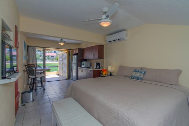 Fully Equipped Studio, Poolside, Central Location - San José del Cabo