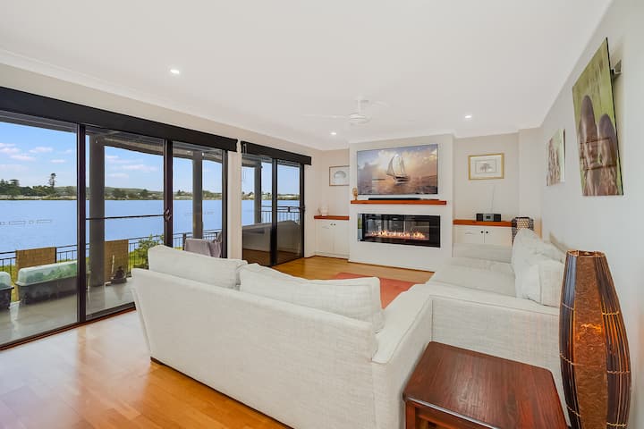 100% Lakeside Living! - Newcastle