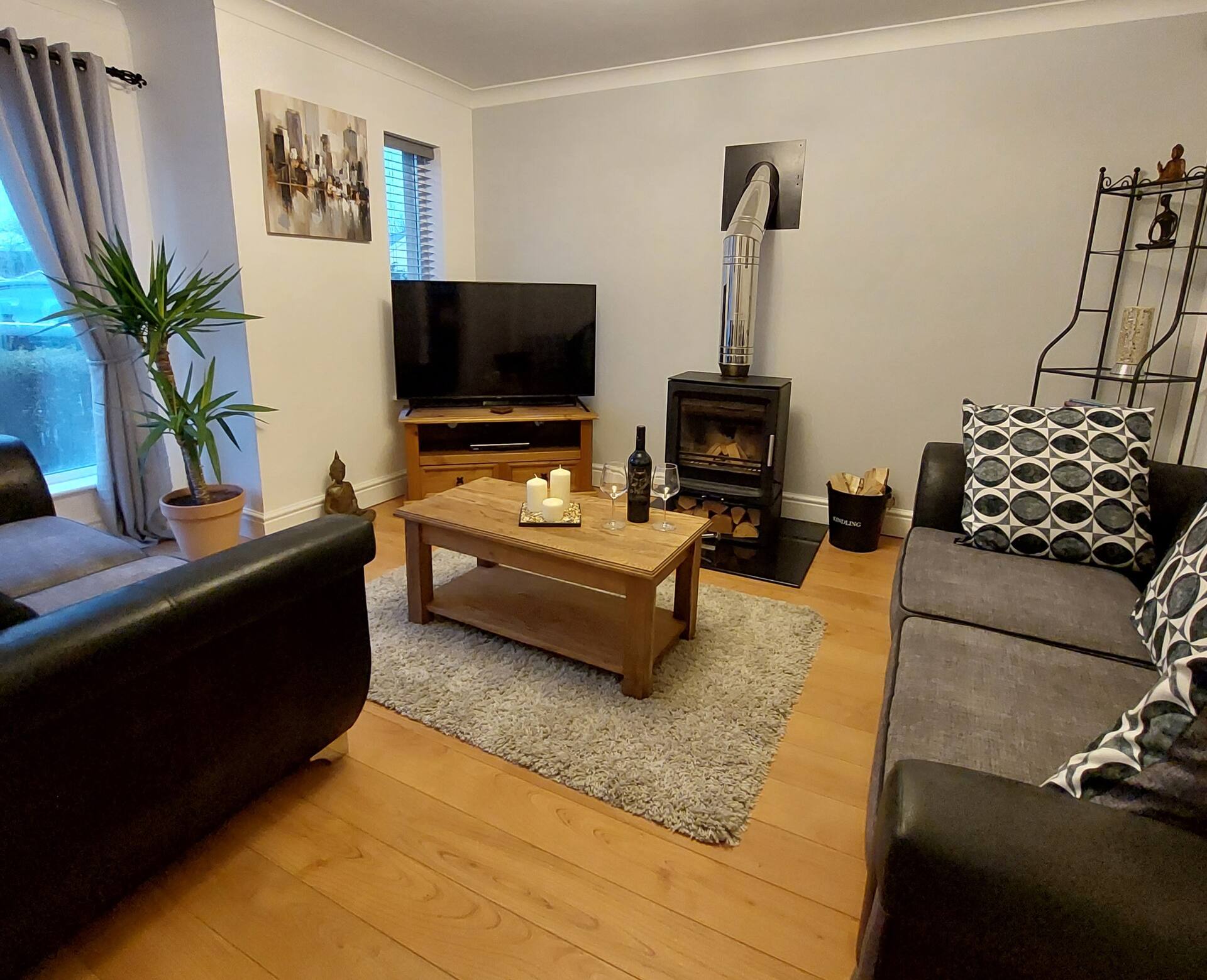 3 Bed Holiday Home in Llandeilo with log burner