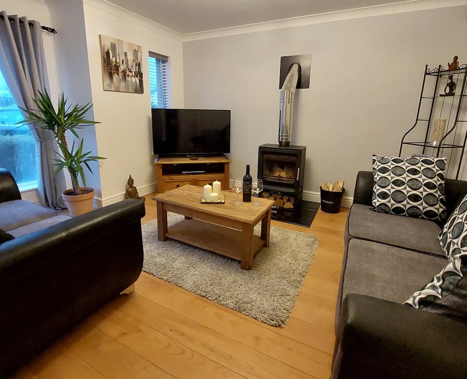 3 Bed Holiday Home in Llandeilo with log burner — photo 1