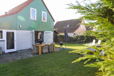 Vacation home 114 in villapark de oesterbaai