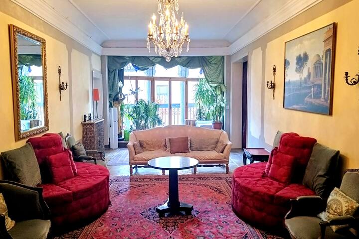 Charming large palazzo in center Venice gallery image 5