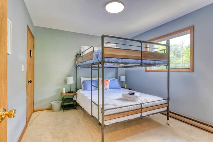 Двуетажни легла тип Куин на 2 - ри етаж 