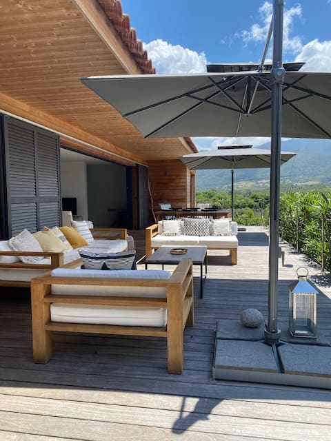 Contemporary villa 500 meters from the beach!