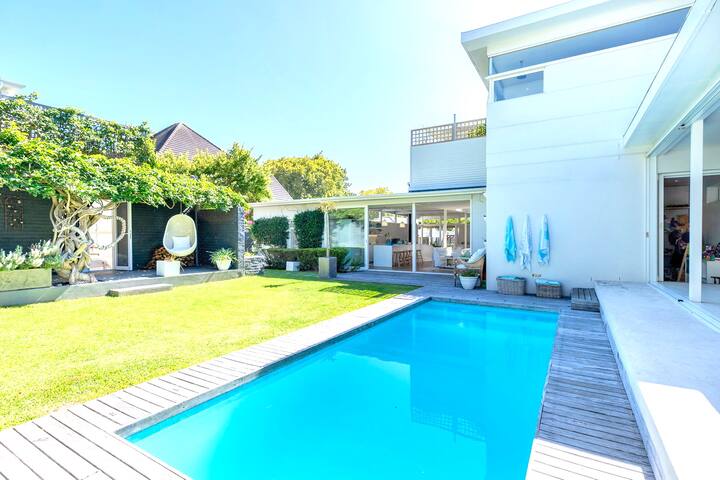 Designer home in Newlands Cape Town gallery image 3