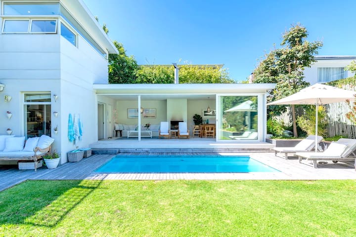 Designer home in Newlands Cape Town gallery image 4