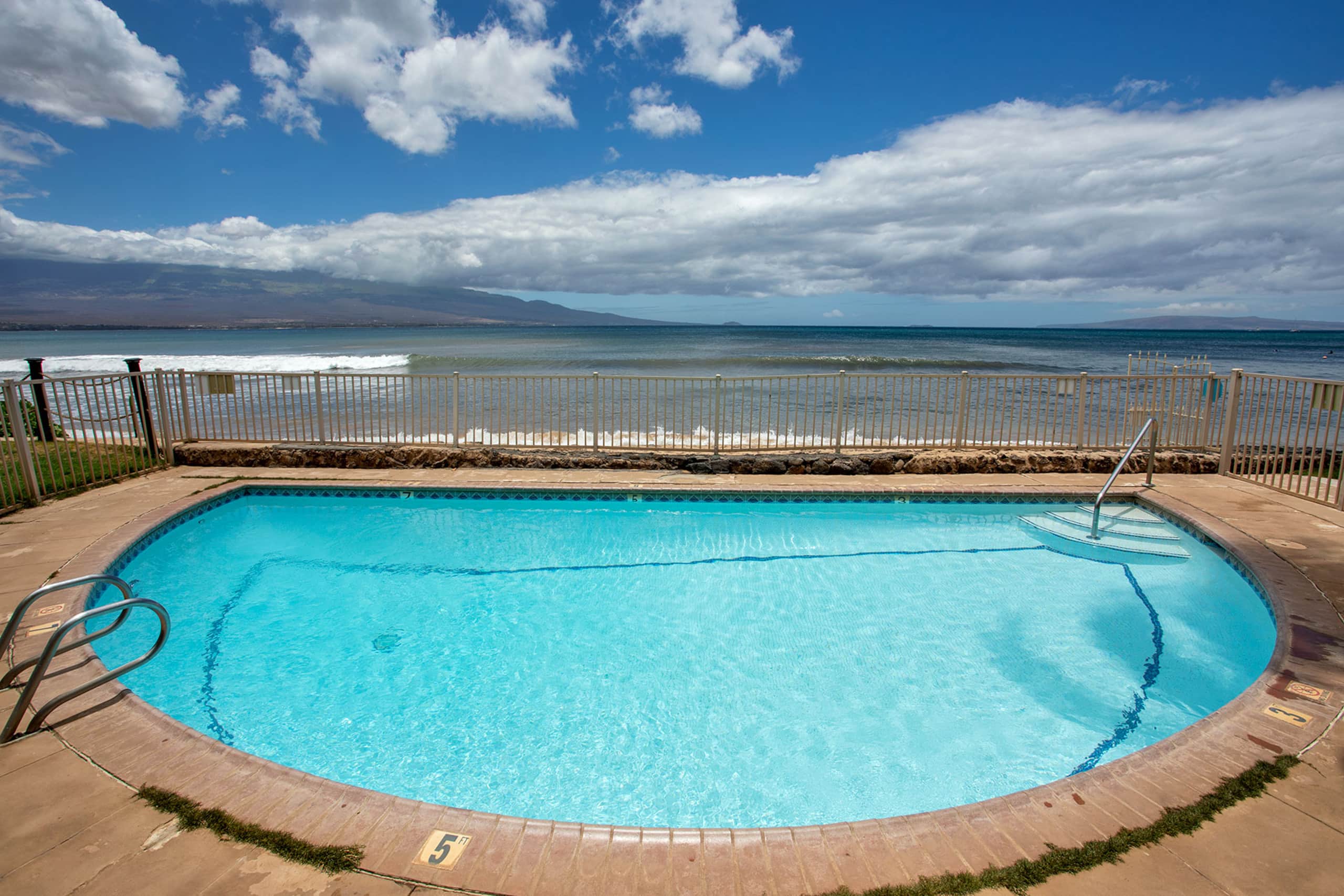 Condo in Wailuku · ★4.84 · 2 bedrooms · 4 beds · 2 private baths - Image 35