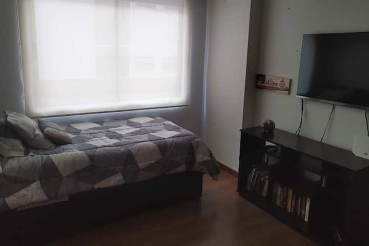 次要房间，巢式床，配有一张床。 