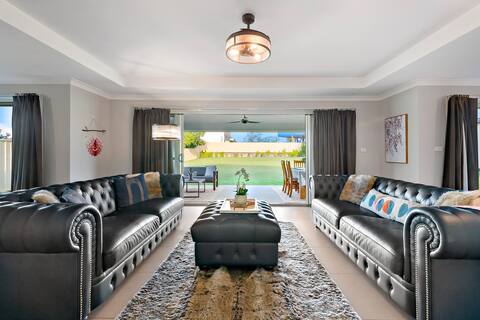 Wine Down Manor - Stunning Home Hunter Valley