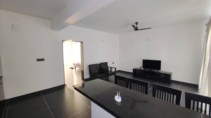 Enjoy your Smart TV while dinning