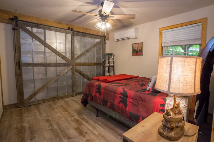 Camera da letto al piano di sotto 1